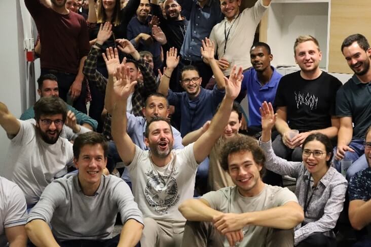 280 collaborateurs